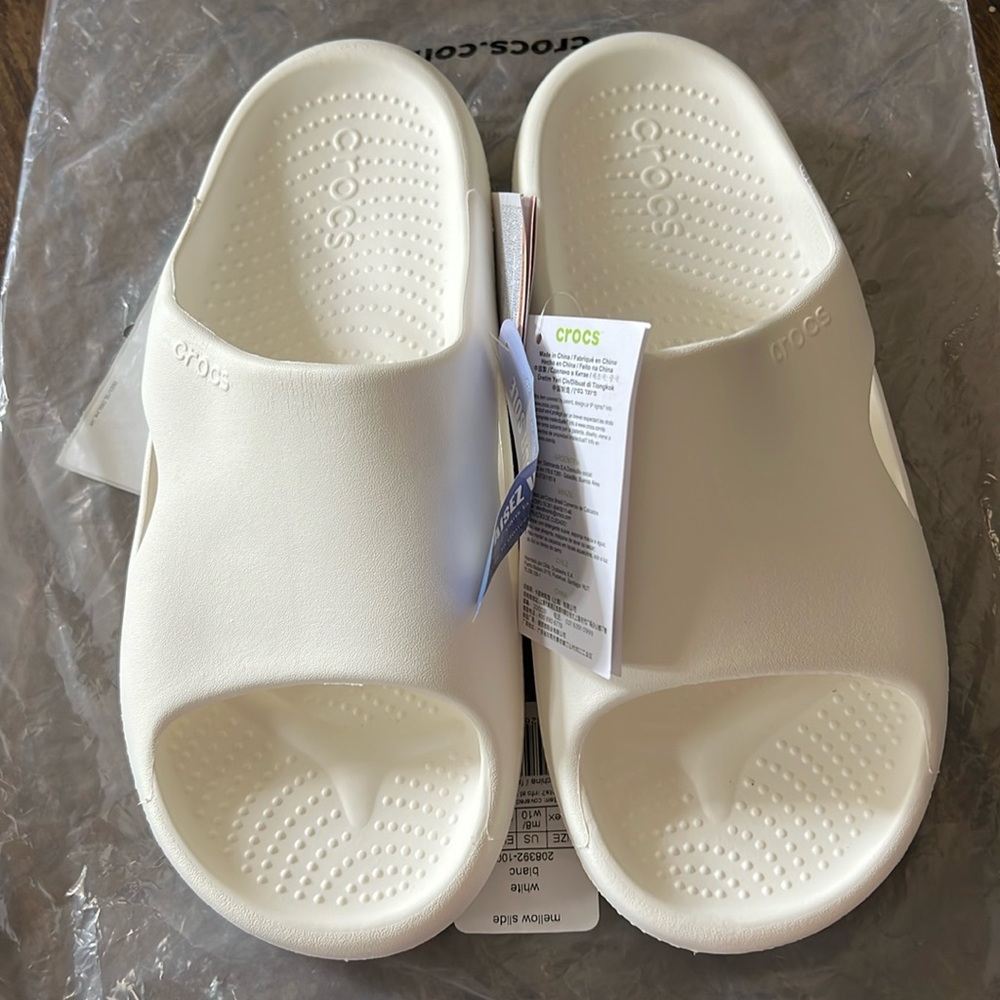 BNWT white croc slides women’s size 10///men’s size 8